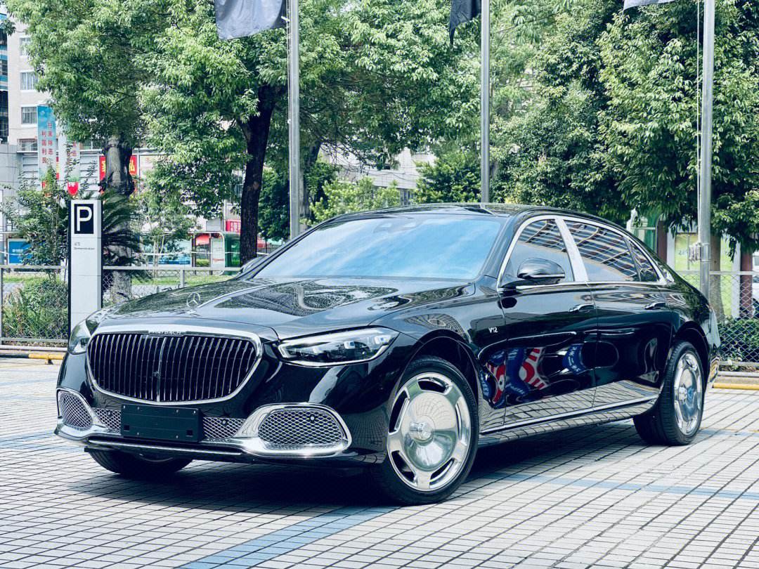 {六合彩}(2020款迈巴赫s680双色典藏版)